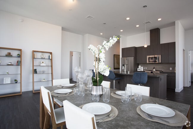 2BR, 2BA-1665 SF