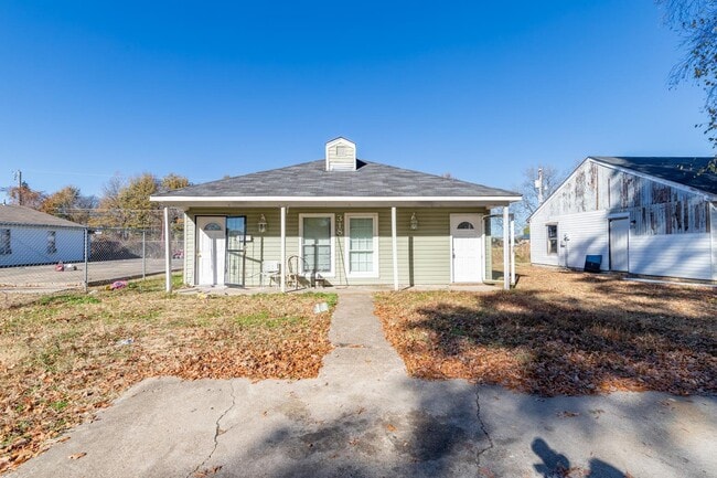 Building Photo - 318 Gannt St Rental