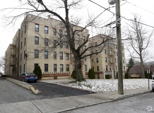 Highland Station Apartments