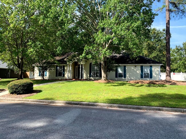 Building Photo - Beautiful 4-Bedroom Valdosta Home with Sun...