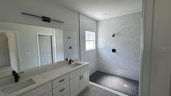 Photo - 1481 W Landmark Dr