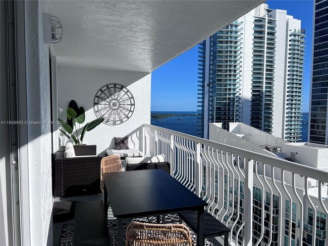 Building Photo - 1200 Brickell Bay Dr Unit 3219