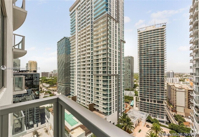 Building Photo - 1060 Brickell Ave Rental