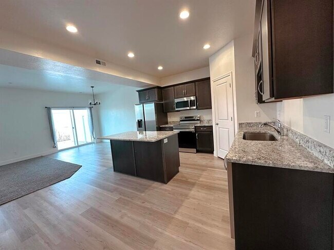 Photo - 225 950 E Unit 75