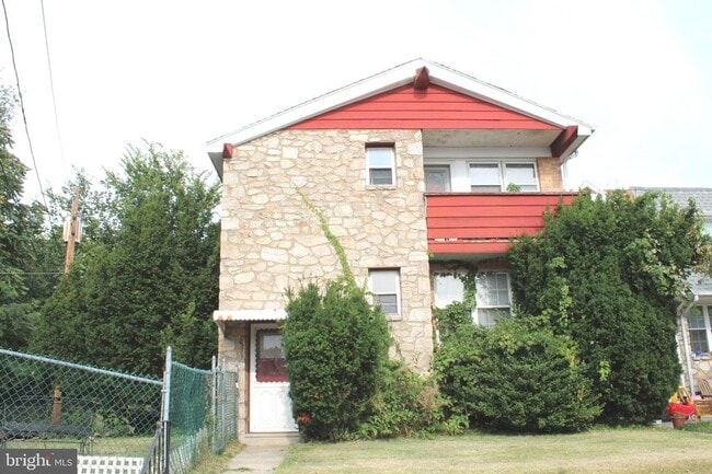 Building Photo - 5481 Vicaris St Rental