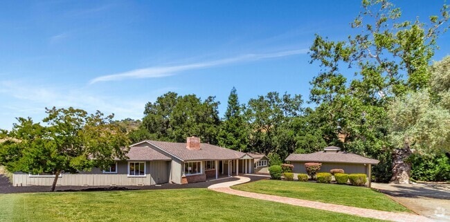 Building Photo - Welcome to Refined Country Living in Los G... Rental