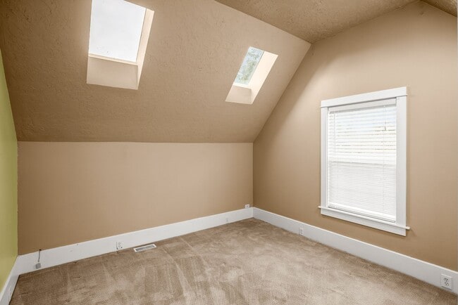 Photo - Delightful 4 Bed/2.5 Bath Craftsman home in the Rose City Park Neighbood