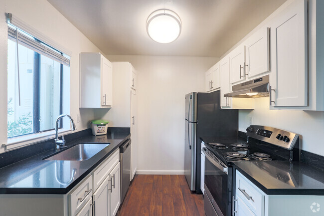 Interior Photo - Footprints on the Bay Rental