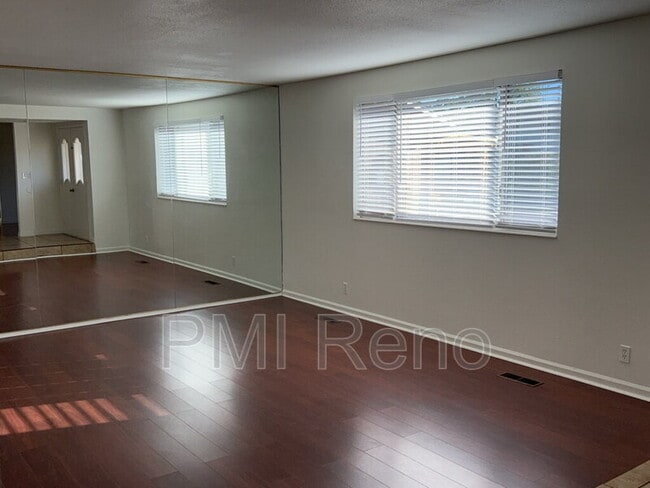 Photo - 3191 Shari Way