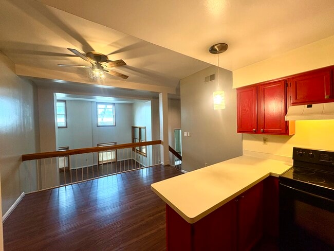 Building Photo - 409 La Grange Ave Unit 112