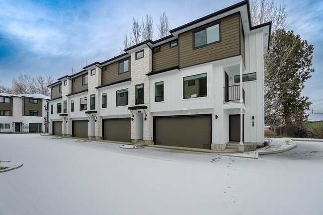 Building Photo - 4614 N Iota Ln