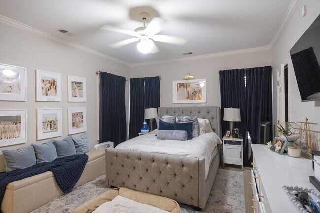 Photo - 525 Rienzi Dr