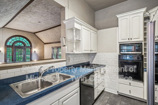 Photo - 1123 Kenwood Pkwy