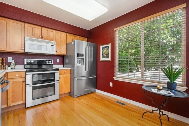Photo - Spacious 2 Bedroom, 2 bathroom Condo.