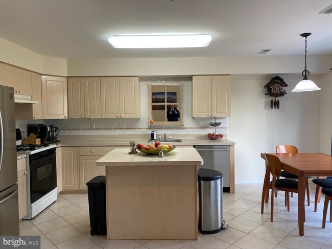 Photo - 202 Oaktree Ct