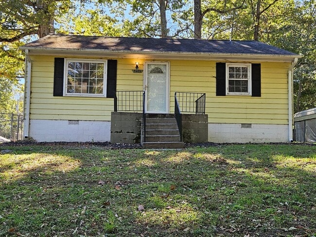 Building Photo - Charming Updated 3 Bedroom Home with Large...