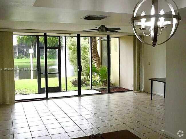 Building Photo - 2941 SW 87th Ave Unit 406 Rental