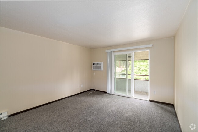 2BR, 2BA - 955SF - Living Room - Tree Top Apartments