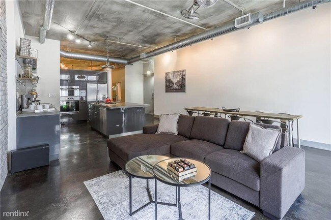 Photo - 1 br, 1 bath Apartment - 311 W 5th St