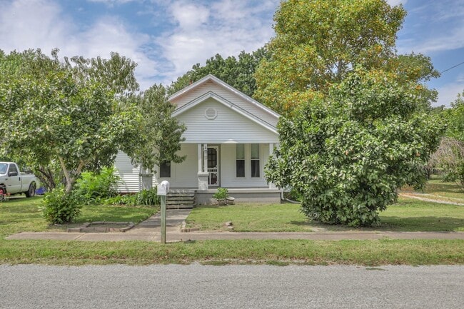 Photo - 308 Elm Ave
