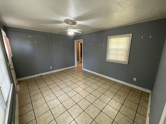 Photo - 817 W Marion St