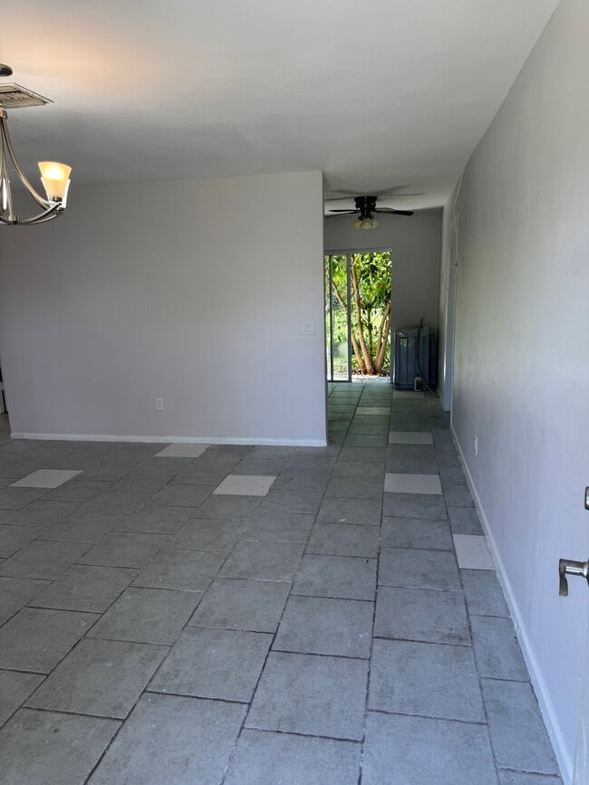 Building Photo - 2147 Laura Ln Unit 47A