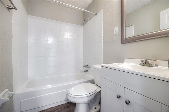 Photo - Macon Crossing Apartments