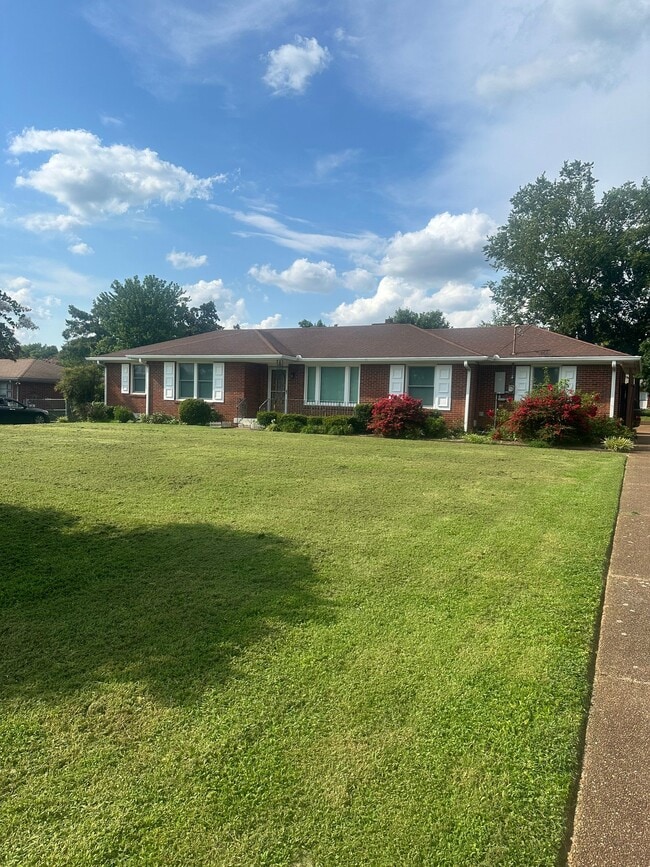 Photo - 2916 Windemere Cir