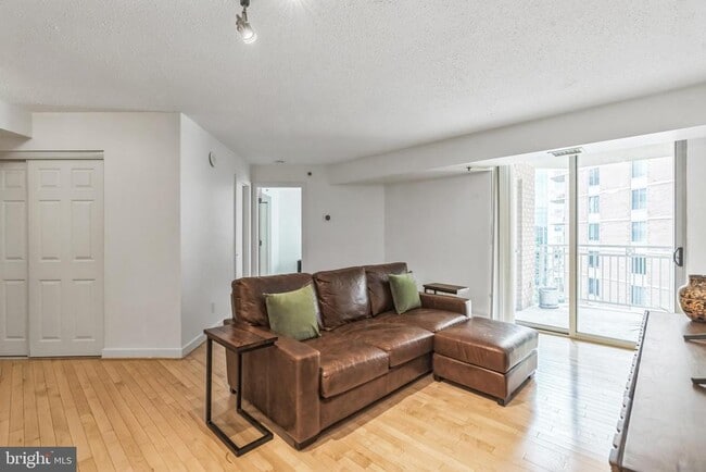 Photo - 7500 Woodmont Ave Unidad S714