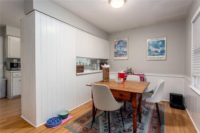 Photo - 1138 Arlington Pkwy NE