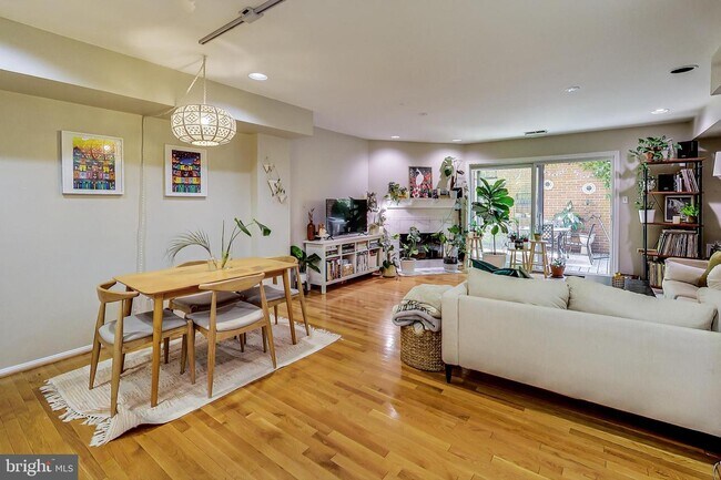 Photo - 3307 19th St NW