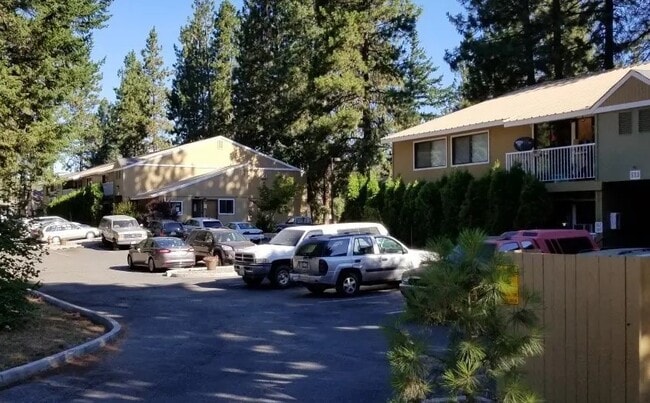 Photo - 906 W 2nd St