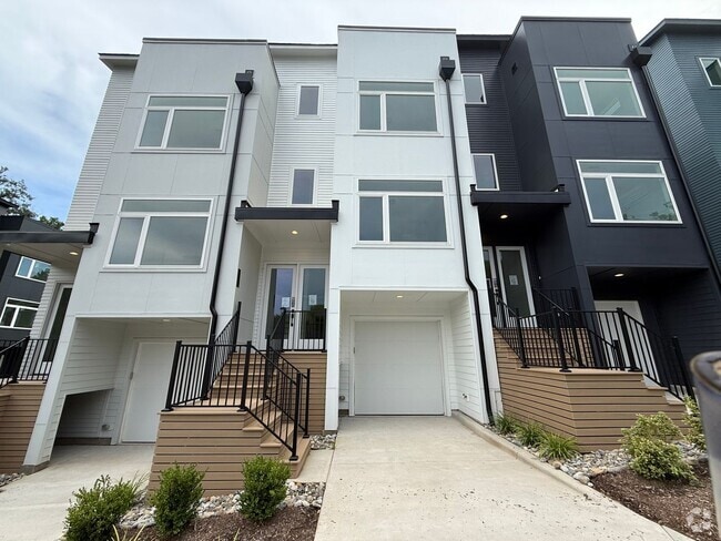 Building Photo - Luxurious New Construction 4BD, 4BA Downto... Rental