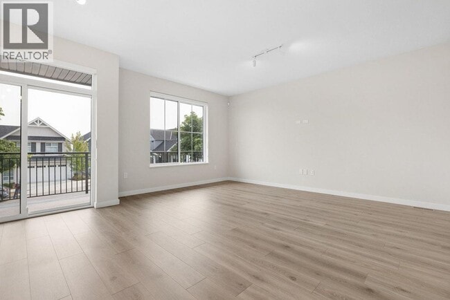 3637 Sheffield Ave Unit 108