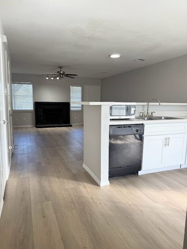 Photo - River Crossing 2 Bed 2 1/2 Bath - 2 Story Townhome