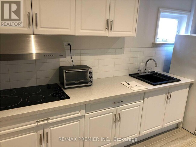 Photo - 44 Peacham Crescent