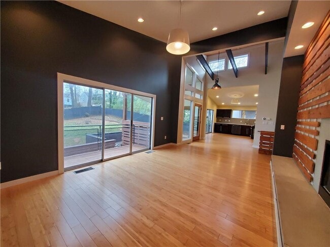 Photo - 1908 Lomita Rd SE