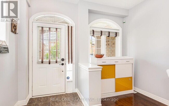 Photo - 3860 Bloomington Crescent