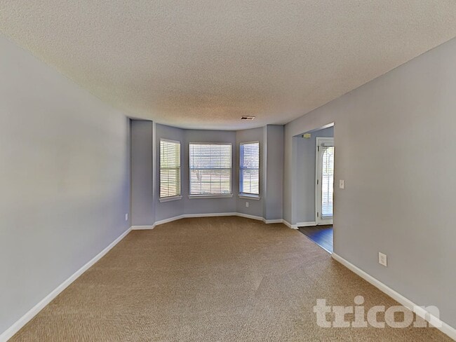 Photo - 5325 Rolling Meadow Dr SW