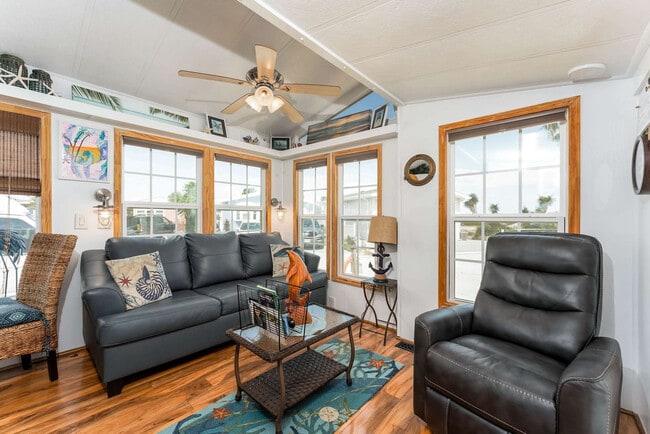 Building Photo - 793 E Oyster Dr Unit SI ID1515047P