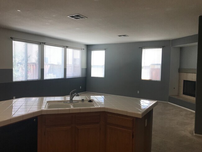 Photo - Spacious 5 bedroom with 3 car garage for rent