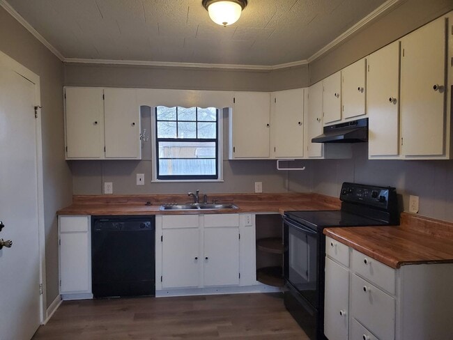 Photo - 1000 Ronald St
