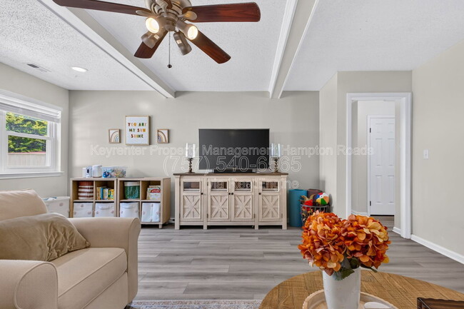 Photo - 1700 Star Lake Dr