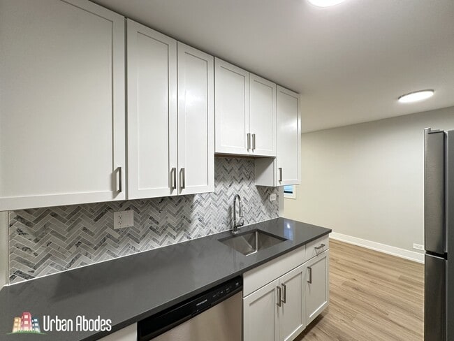 Photo - 533 W Aldine Ave Unit A00C