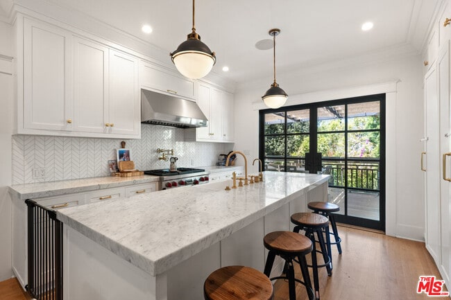 Photo - 1421 Edgecliffe Dr