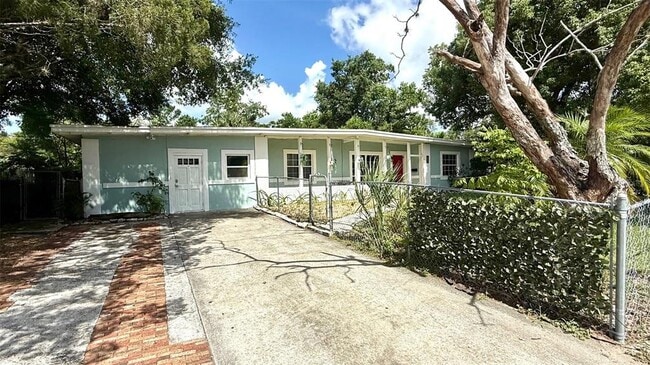 Building Photo - 1916 N Hastings St