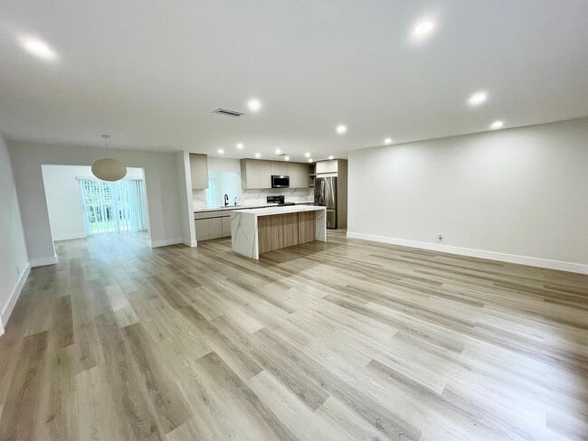 Photo - 8205 NW 106th Ave