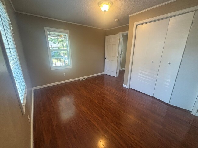 Photo - Charming 2 bedroom/1 Bath Home in Desirable Area $1350