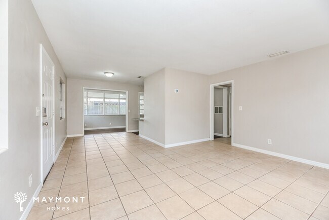 Photo - 5828 Wiltshire St