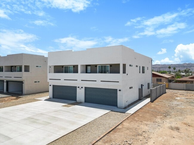 Building Photo - 2551 E Broadway Rd